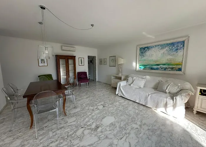 Luxury Penthouse, Lake View