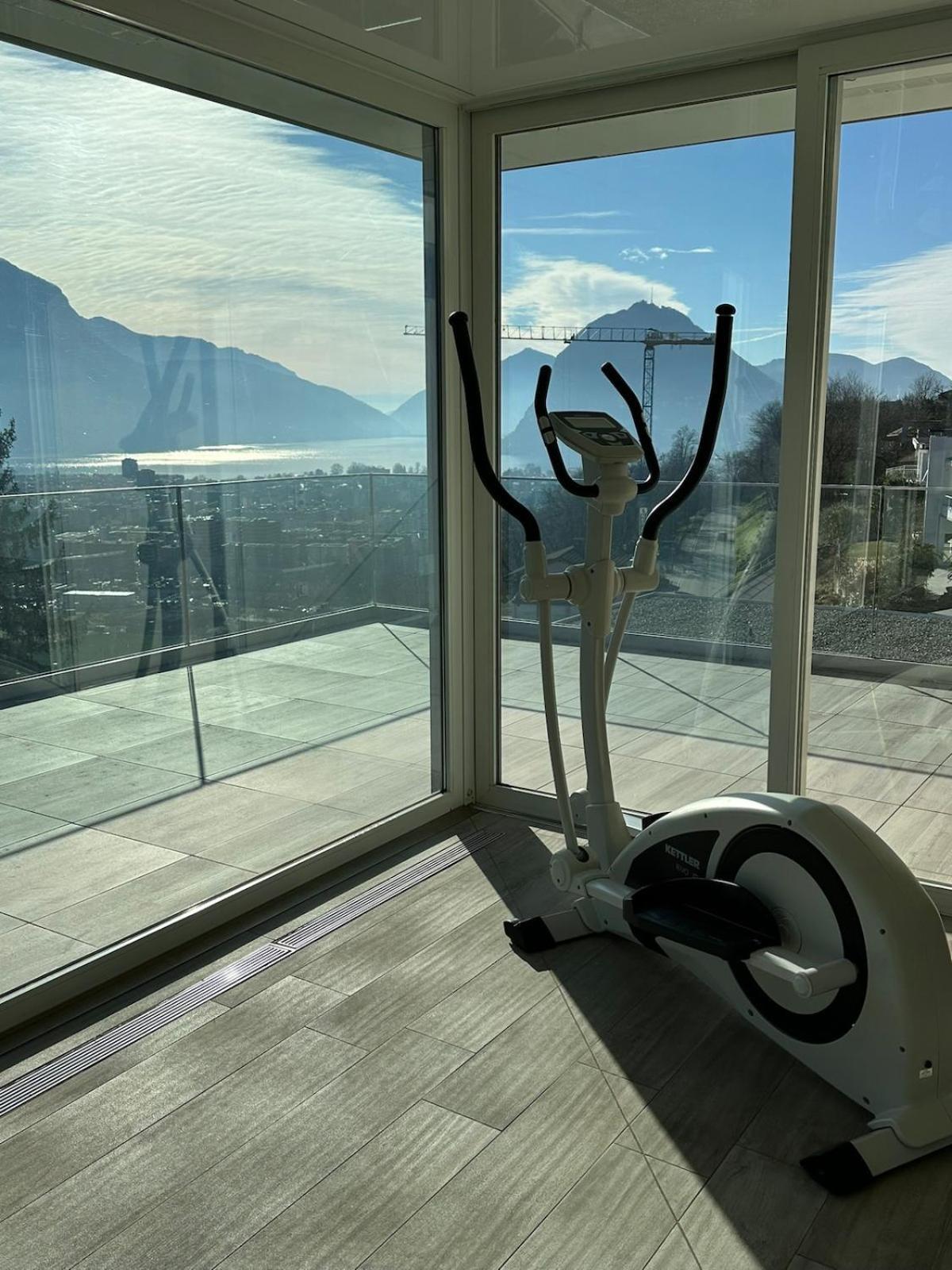 Luxury Penthouse, View Porza